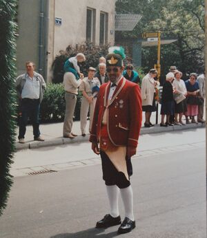 Hans Berner in Bindertanztracht.jpg