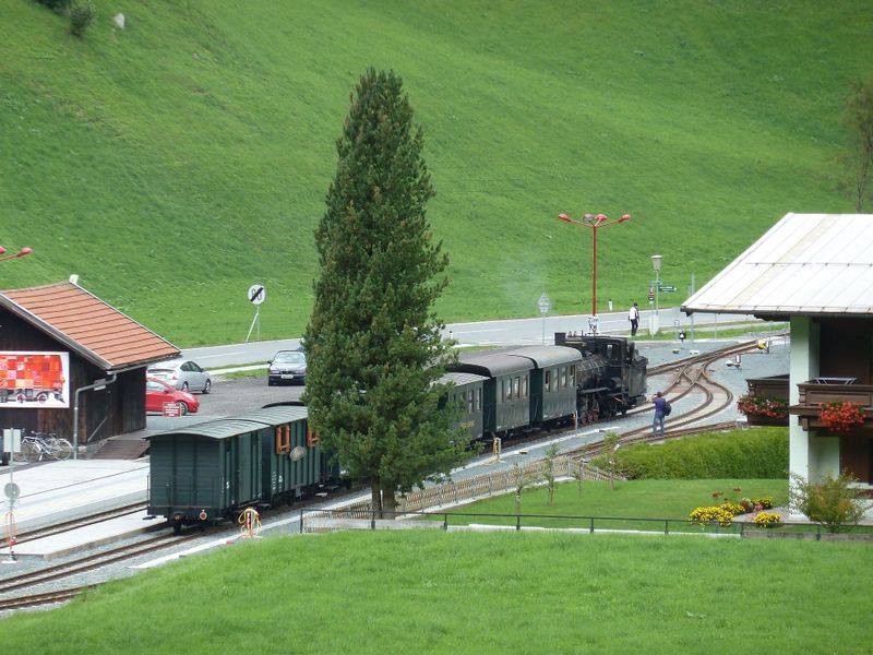 Datei:Nostalgiezug im Bahnhof Krimml.jpg