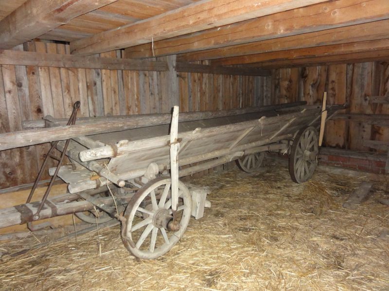 Datei:Alter Erntewagen mit Wiesbaum.jpg