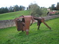 Skulptur v. Stahlpark Riedersbach im Burghof Tittmoning.JPG