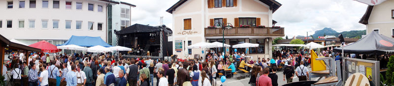 Datei:Trubel beim Thalgauer Marktfest.jpg
