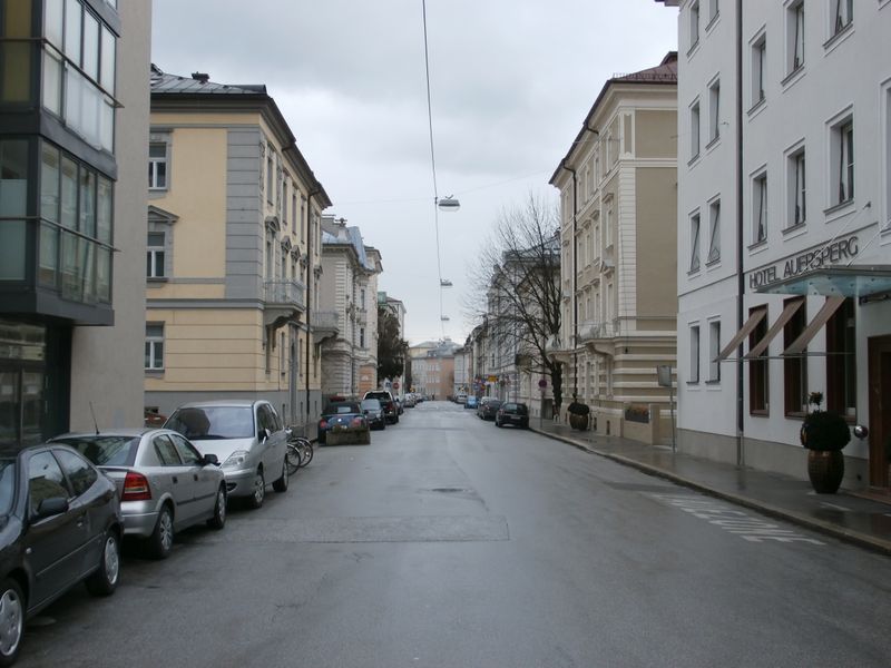 Datei:Auerspergstraße, in Richtung Westen.jpg