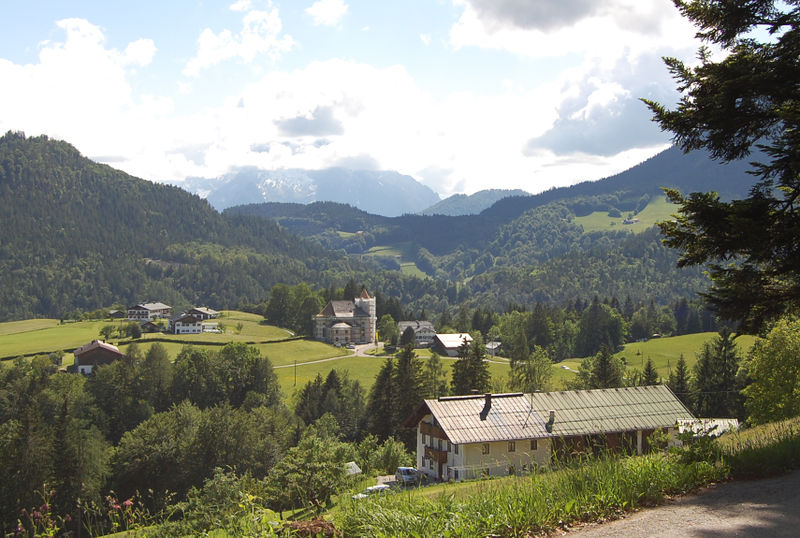Datei:Ettenberg und Hochkalter in Wolken DSC 0050.JPG