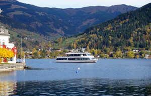 Ausflugsschiff Schmittenhöhe am Zeller See.jpg