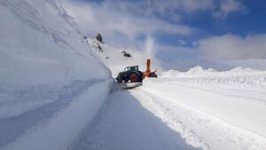 Großglockner Hochalpenstraße Schneeräumung 2021 44.jpg