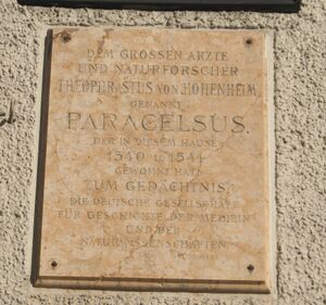 Inschrift Gedenktafel Paracelsus Platzl.jpg