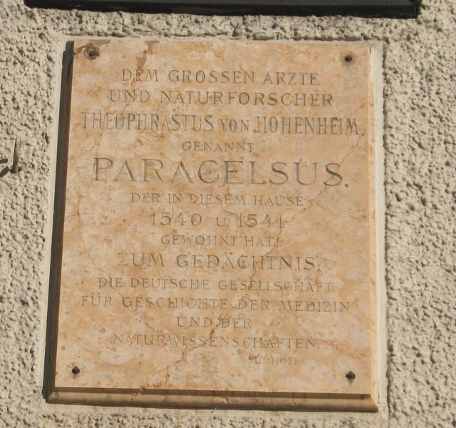 Datei:Inschrift Gedenktafel Paracelsus Platzl.jpg