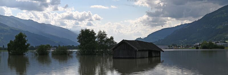 Datei:Land unter im Hochwasserschutz-Retentionsbecken Zeller Becken.JPG