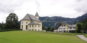 Wallfahrtskirche Maria Ettenberg und Mesnerwirt.jpg