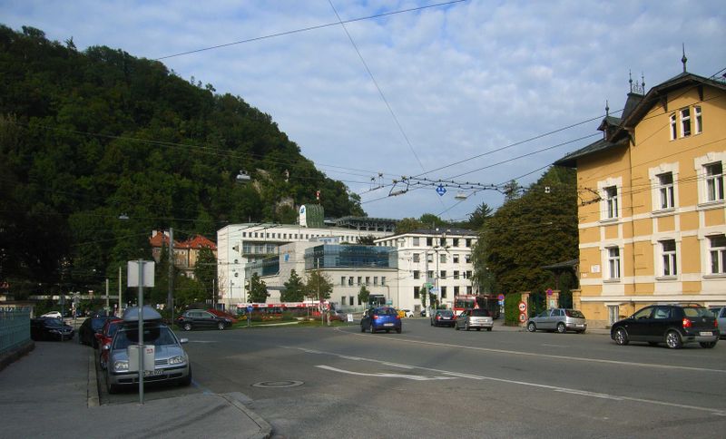 Datei:Dr.-Franz-Rehrl-Platz.jpg