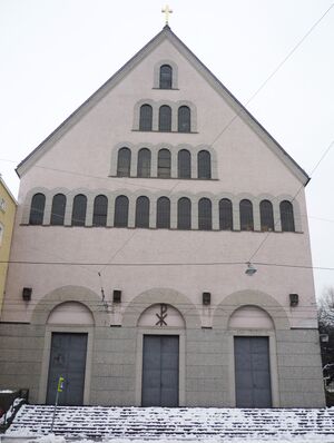 Elisabethkirche, Westseite bei der Plainstraße.jpg