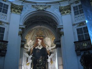 Kajetanerkirche innen.jpg