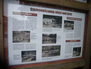 Schautafel im Adneter Marmorsteinbruch.jpg