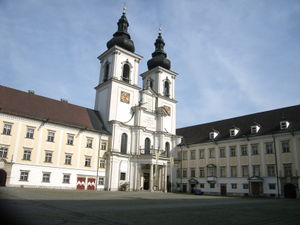 Stift Kremsmünster, Innenhof.jpg