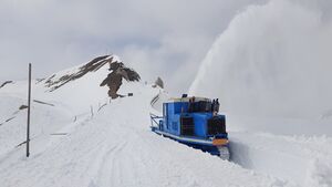 Großglockner Hochalpenstraße Schneeräumung 2021 51.jpg
