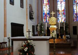 Altartisch und Tabernakel in der Pfarrkirche Radstadt.jpg