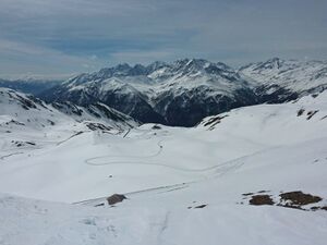 Grossglockner Hochalpenstrasse Schneeraeumung 2014 Suedseite 08 April 02.jpg