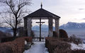 Kalvarienberg, Kreuzigungsgruppe mit Salzburgblick.jpg