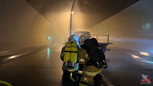 Tunneluebung Henndorf BFKDO Flachgau Hasenschwandtner16.jpeg