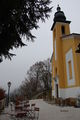 Gastgarten vor der Kirche.JPG
