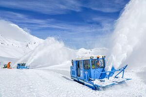 Großglockner Hochalpenstraße Schneeräumung 2024 28.jpg