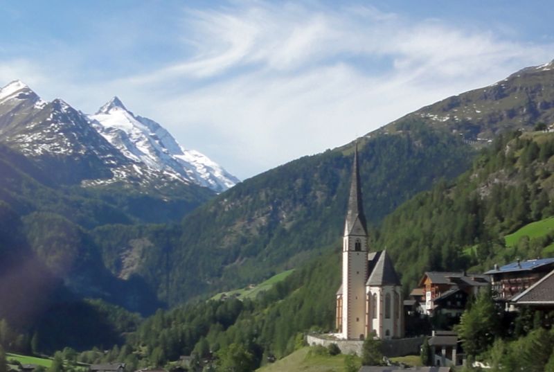 Datei:Heiligenbblut mit Großglockner.jpg