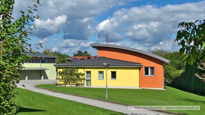 Datei:Trachtenmusikapelle Köstendorf Vereinsheim.jpg