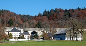 Dechanthof Thalgau mit dazugehörigem Gutshof.jpg