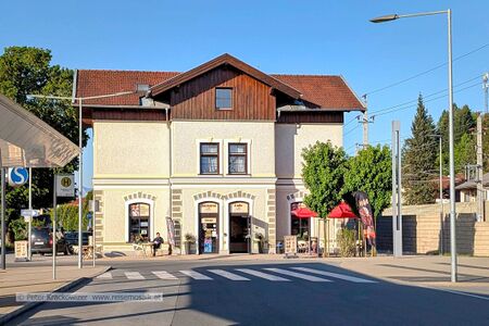 Bäckerei Café Leimüller Bahnhof Neumarkt am Wallersee 09.jpg