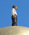 Balkenhol-Mann auf der Mozartkugel am Kapitelplatz in Salzburg.jpg