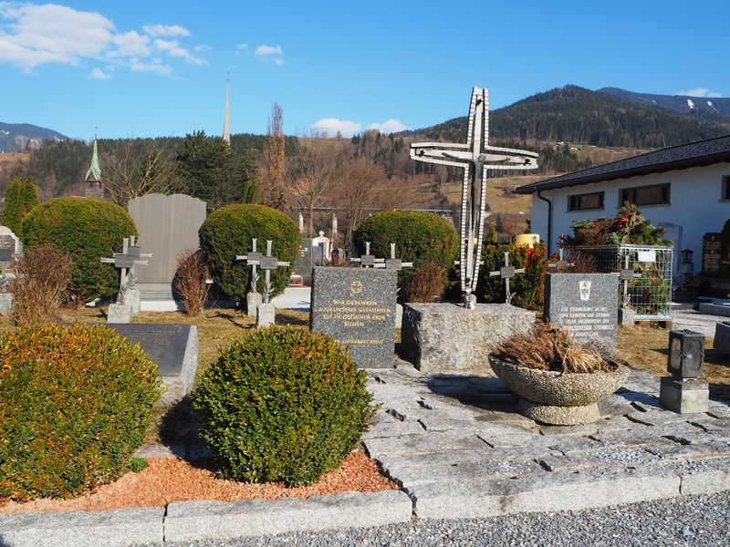 Datei:Bischofshofen Friedhof 02.jpg