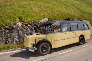 Glocknerbus 80 Jahre Oldtimer 2015 03.jpg