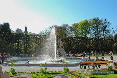 Vier-Elemente-Brunnen 05.jpg
