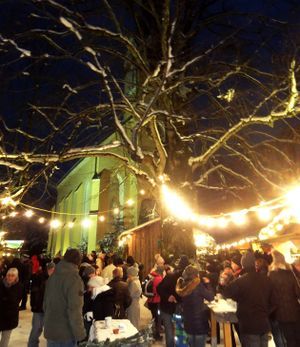 Adventmarkt bei der Guggenthaler Kirche.jpg