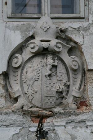 Guggenthal Vandalenakte Schloss Wappen Ost.jpg