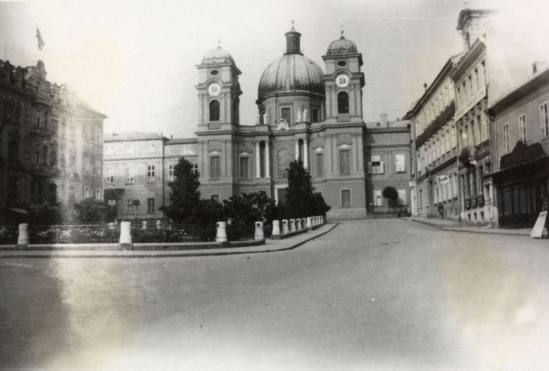Datei:Makartplatz Dreifaltigkeitskirche 1928.jpg