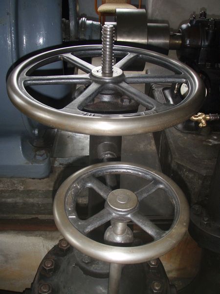 Datei:Schaukraftwerk, Regler.jpg