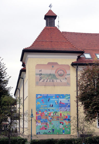 Datei:Volksschule Bergheim, Südansicht.jpg