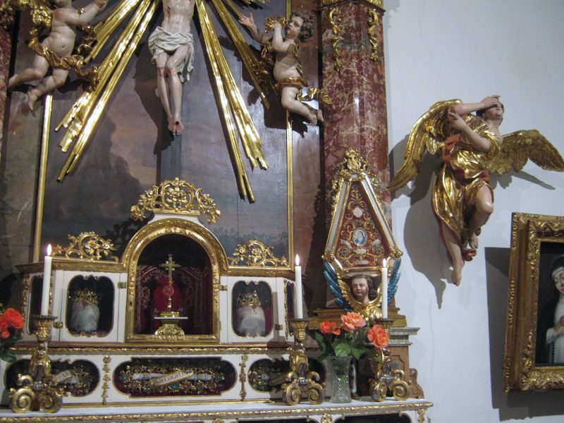 Datei:Altar Kreuzkapelle untere Hälfte.jpg