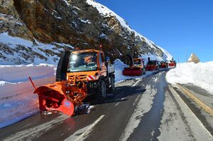 Großglockner Hochalpenstraße Schneeräumung 21 April 2015 01.jpg