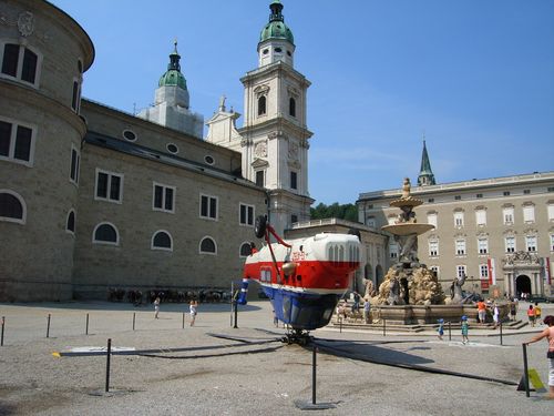 Hubschrauber am Residenzplatz.jpg