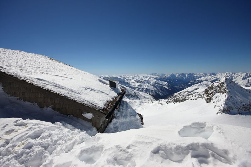 Datei:Sonnblick-zittelhaus7899.jpg