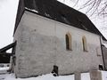 Alte romanische Bausubstanz an der Außenmauer der St. Laurentius-Kirche in Mauthausen bei Piding.jpg