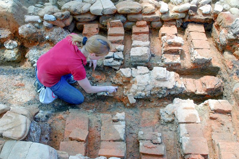Datei:Archäologische Grabungen in Pfongau 2010 01.JPG