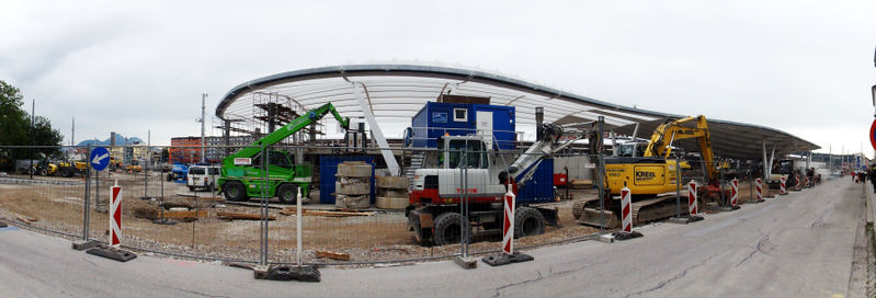 Datei:Bahnhof, Schallmoosseite 15,8.2014.jpg