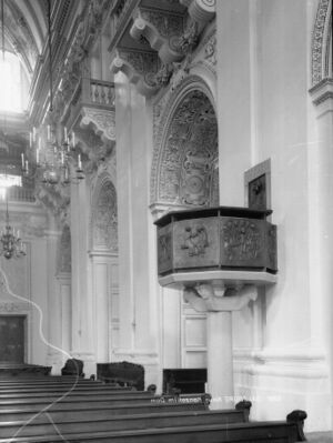 Dom Salzburg Kanzel Risch-Lau 01.jpg