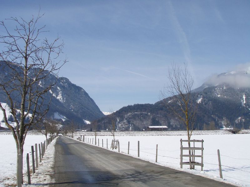 Datei:Ratzensteinhöhe Eingang Glemmertal.jpg