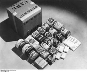Inhalt eines CARE-Pakets.jpg