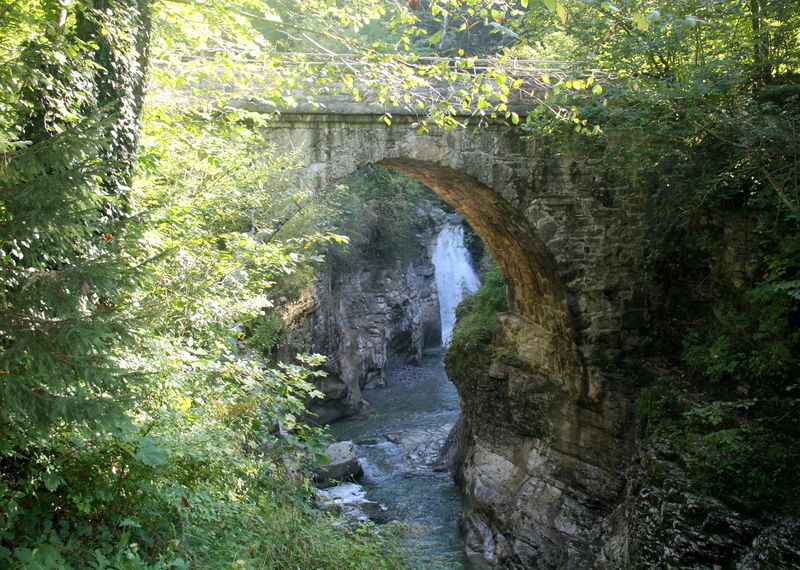 Datei:Römerbrücke Taugl Vigaun 02.jpg
