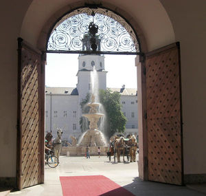 Residenzbrunnen durchblick.jpg